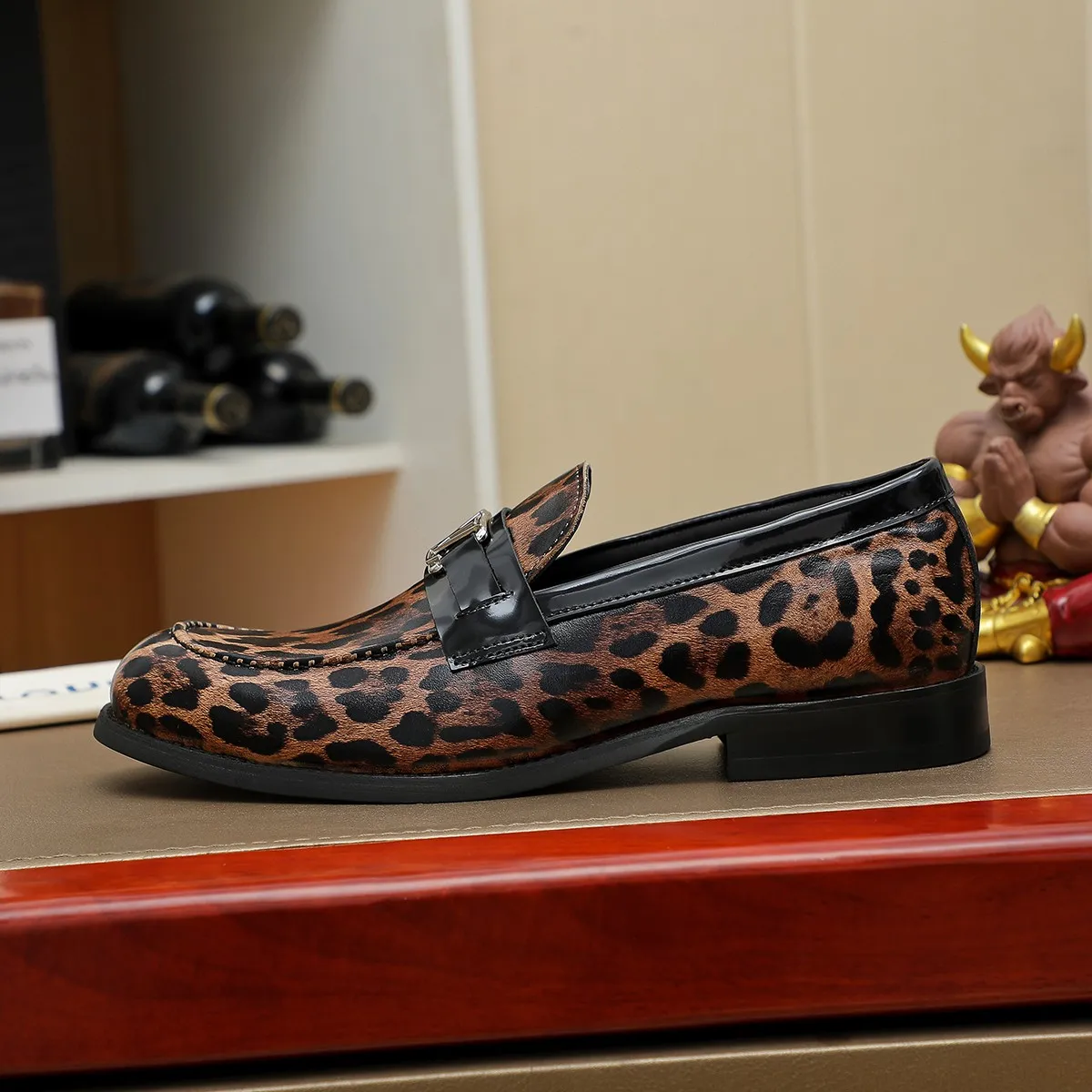 Men's shoes 💰 460 💰 Louis Vuitton LV ® 🆕 model 🔛Full shoe counter, first layer cowhide, 🐂leather lined casual shoes for men, super soft outsole, essential for driving. Counter synchronization, original first layer cowhide, completely 1:1 mold customization🌹top version, color optional! Number: 39-44 (customized at 38.45)